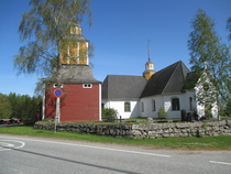 Närpes medeltida kyrka. Klockstapeln från 1700-talet.