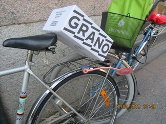 Medlemsbreven hämtas från tryckeriet.