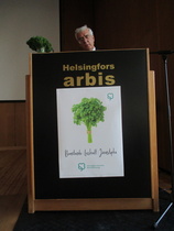 Professor Karl von Smitten håller festtalet.