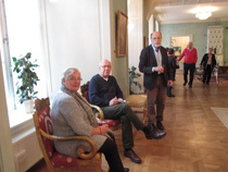 På besök i Sveriges ambassad