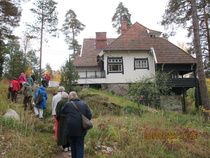 Sibelius hem uppe på en höjd. 