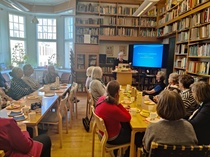 Docent Kati Juva talade om Parkinsons sjukdom. 