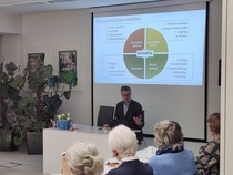 Träff med artrosgruppen 5.3. Specialistläkare i allmänmedicin och reumatologi Samuel Sandboge från Sahlgrenska Universitetssjukhuset (Göteborg) talade om "Ont i ryggen - orsaker, symptom och behandling".